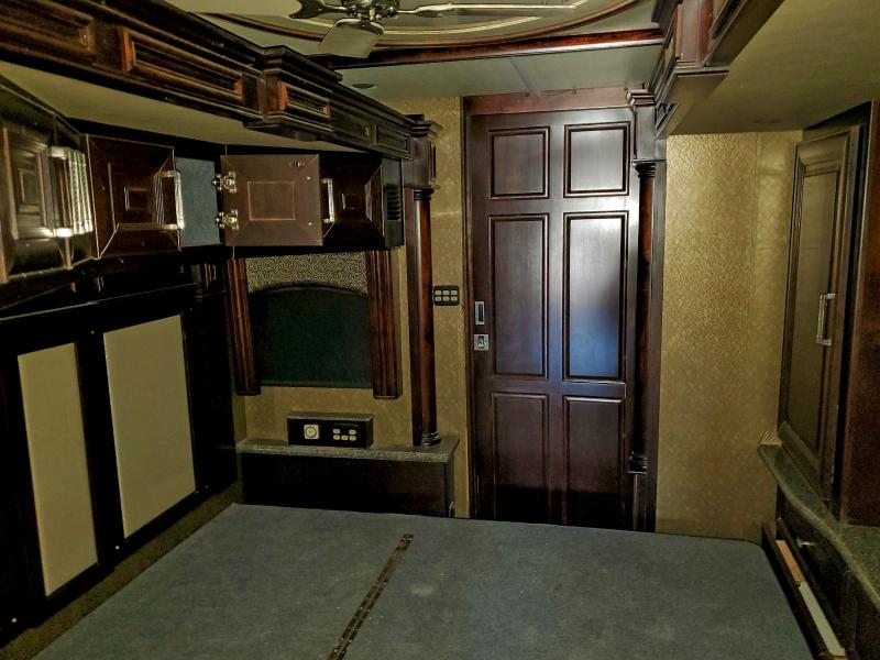 Photo 6 from auction – 2015 FREIGHTLINER EAGLE MOTOR HOME with VIN 4UZFCGBG5FCGG7491
