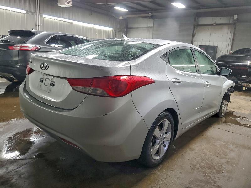 Photo 3 from auction – 2012 HYUNDAI ELANTRA GL with VIN 5NPDH4AE0CH071704