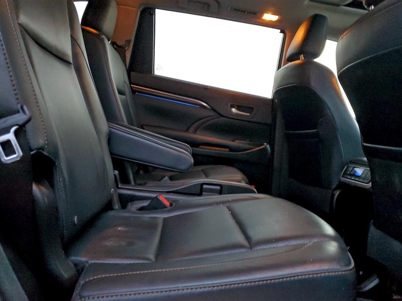 Photo 11 from auction – 2015 TOYOTA HIGHLANDER with VIN 5TDYKRFHXFS103012