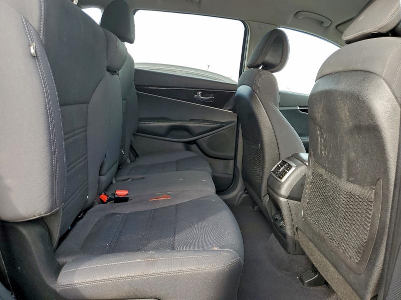 Photo 11 from auction – 2016 KIA SORENTO LX with VIN 5XYPG4A37GG062946