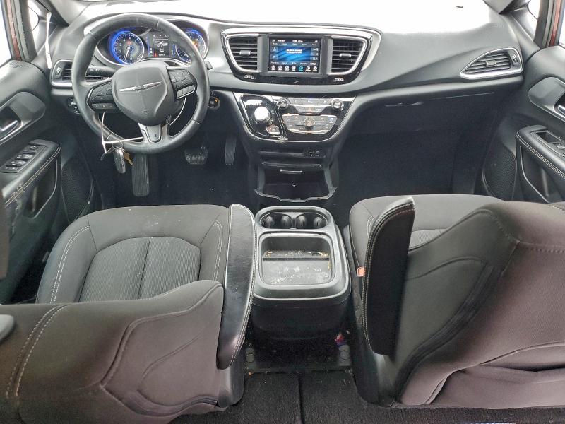 Фото 8 с аукциона – 2018 CHRYSLER PACIFICA T с VIN 2C4RC1FG8JR188878