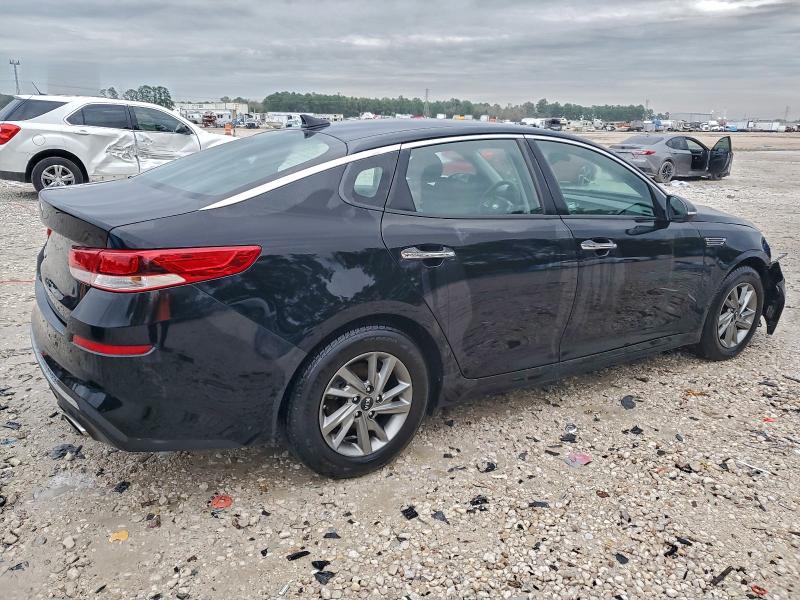 Photo 3 from auction – 2019 KIA OPTIMA LX with VIN 5XXGT4L32KG284445