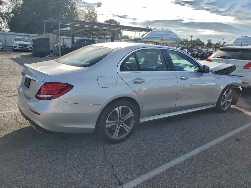 Photo 3 from auction – 2020 MERCEDES-BENZ E 350 with VIN WDDZF8DB2LA755123