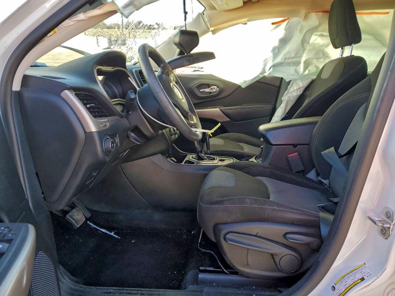 Photo 7 from auction – 2018 JEEP CHEROKEE L with VIN 1C4PJLCB1JD611983
