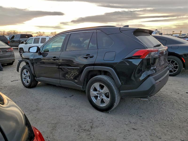 Photo 2 from auction – 2019 TOYOTA RAV4 XLE with VIN 2T3RWRFV5KW018456