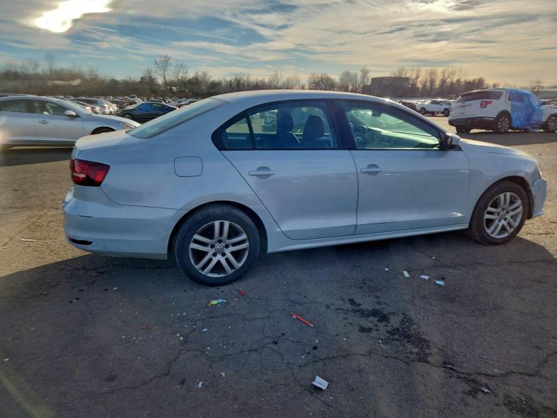 Photo 3 from auction – 2018 VOLKSWAGEN JETTA with VIN 3VW2B7AJ3JM245650