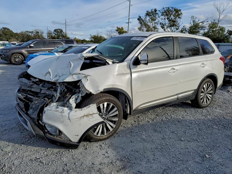 MITSUBISHI OUTLANDER 2019 with VIN JA4AD3A3XKZ008974 - Photo from auction