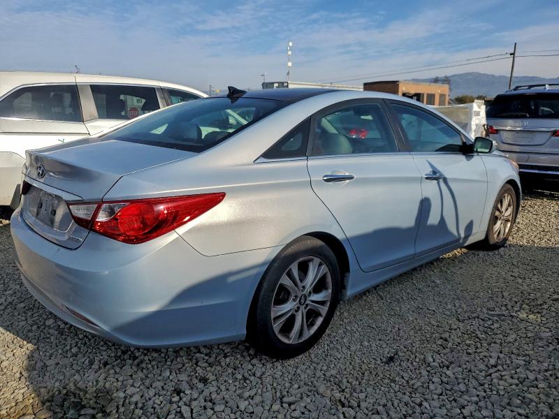 Photo 3 from auction – 2013 HYUNDAI SONATA SE with VIN 5NPEC4AC8DH540119