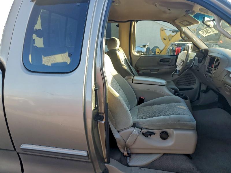 Photo 10 from auction – 2002 FORD F150 with VIN 1FTRX17W02NA79047