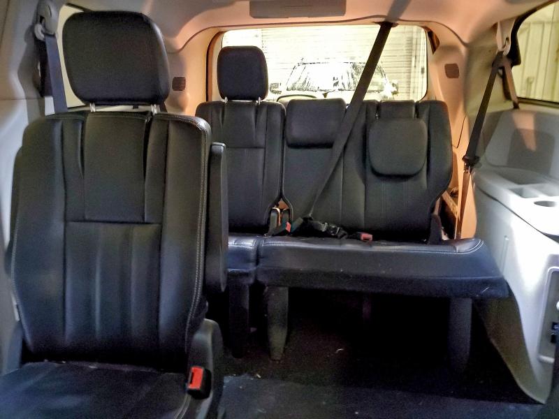 Photo 10 from auction – 2016 CHRYSLER TOWN & COU with VIN 2C4RC1BG7GR289697