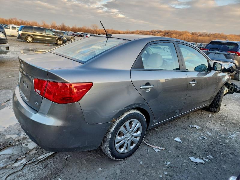 Photo 3 from auction – 2010 KIA FORTE EX with VIN KNAFU4A22A5811127