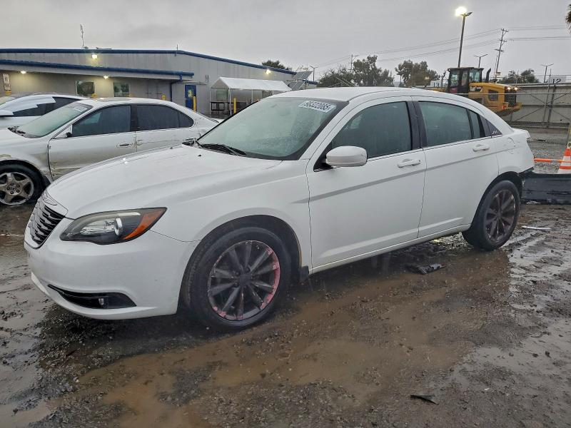 CHRYSLER 200 TOURIN 2013 with VIN 1C3CCBBB4DN598783 - Photo from auction