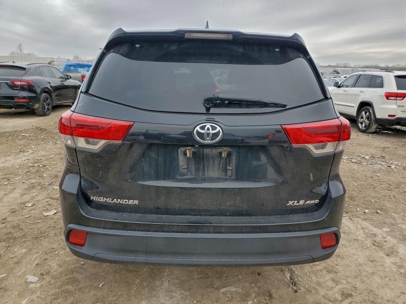 Photo 6 from auction – 2017 TOYOTA HIGHLANDER with VIN 5TDJZRFH8HS387482
