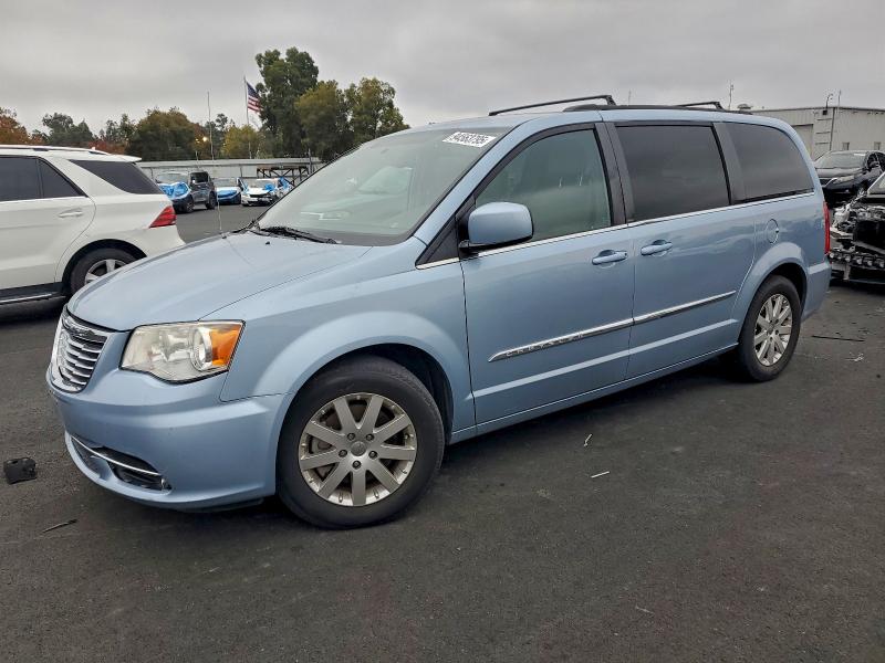 Photo 1 from auction – 2013 CHRYSLER TOWN & COU with VIN 2C4RC1BG4DR720654