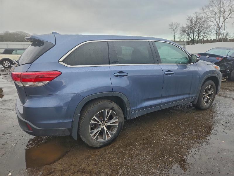 Photo 3 from auction – 2017 TOYOTA HIGHLANDER with VIN 5TDBZRFH6HS364075