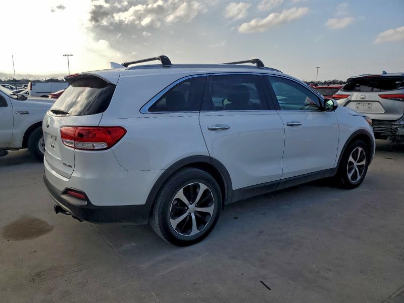 Photo 3 from auction – 2016 KIA SORENTO EX with VIN 5XYPH4A10GG005192