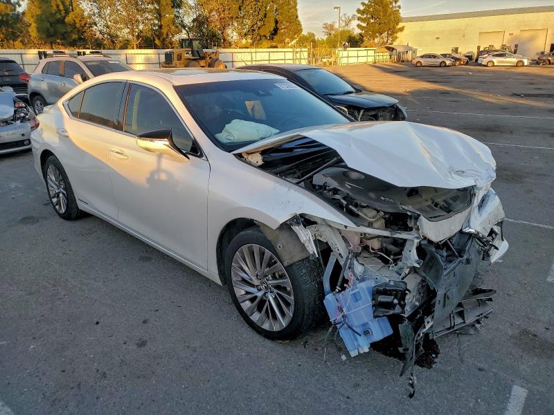 Photo 4 from auction – 2019 LEXUS ES with VIN JTHB21B15K2014352