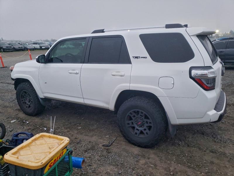 Photo 2 from auction – 2016 TOYOTA 4RUNNER SR with VIN JTEBU5JR0G5290689