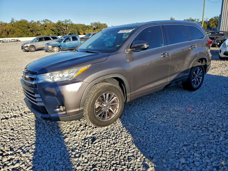 TOYOTA HIGHLANDER 2017 with VIN 5TDKZRFH9HS524224 - Photo from auction
