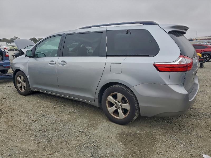 Photo 2 from auction – 2015 TOYOTA SIENNA LE with VIN 5TDKK3DC8FS527735
