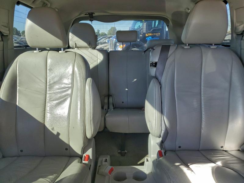 Photo 10 from auction – 2011 TOYOTA SIENNA XLE with VIN 5TDYK3DC9BS131060