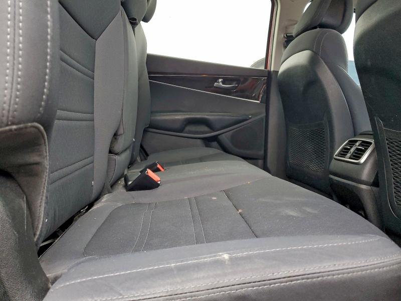 Photo 11 from auction – 2016 KIA SORENTO LX with VIN 5XYPGDA33GG165068