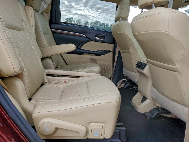 Photo 11 from auction – 2017 TOYOTA HIGHLANDER with VIN 5TDYZRFH6HS234422