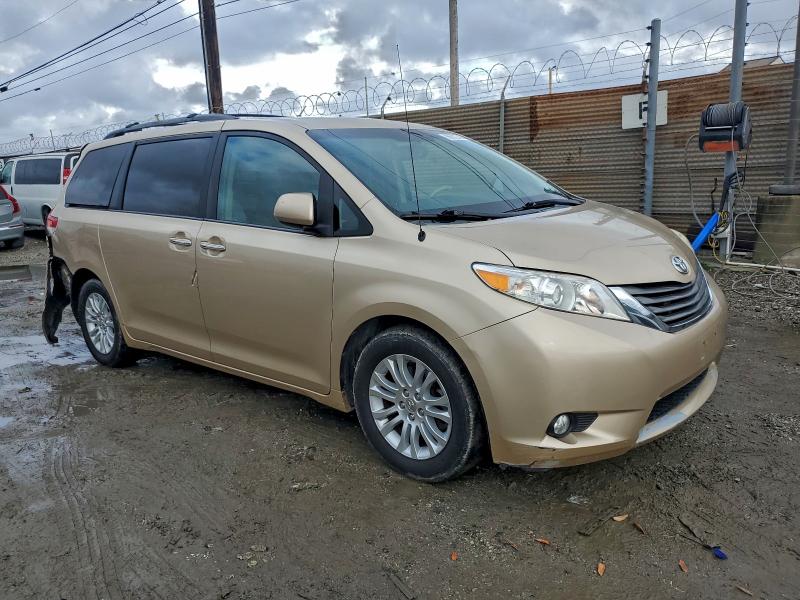 Photo 4 from auction – 2012 TOYOTA SIENNA XLE with VIN 5TDYK3DC6CS268877