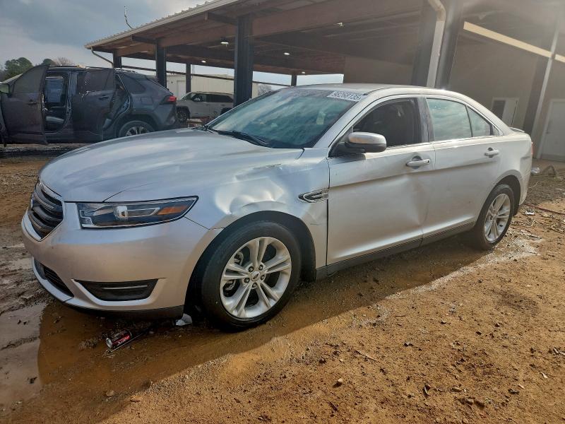 FORD TAURUS SEL 2016 مع رقم تعريف المركبة 1FAHP2E8XGG149810 - صورة من المزاد