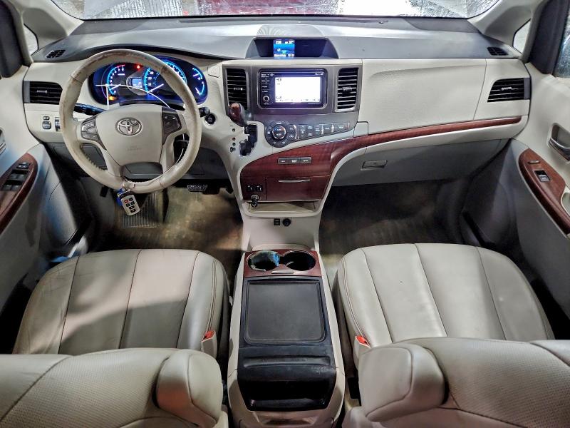 Photo 8 from auction – 2014 TOYOTA SIENNA XLE with VIN 5TDYK3DC0ES449900