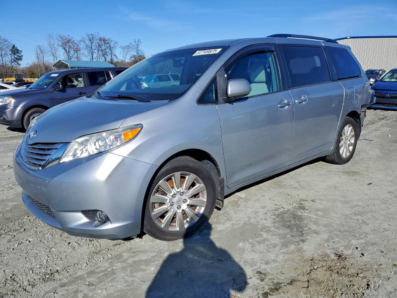 TOYOTA SIENNA 2015 with VIN 5TDJK3DC2FS115502 - Photo from auction