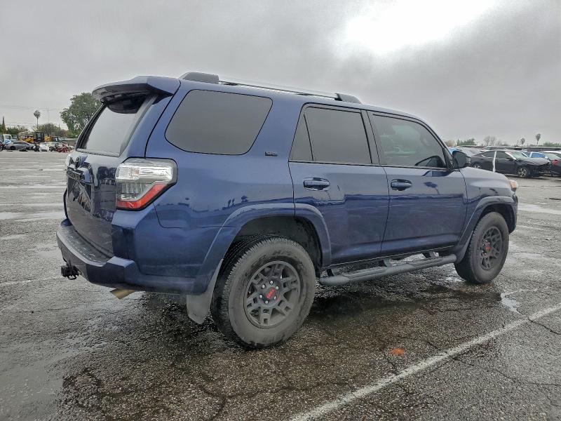 Photo 3 from auction – 2023 TOYOTA 4RUNNER SR with VIN JTEEU5JR5P5304518