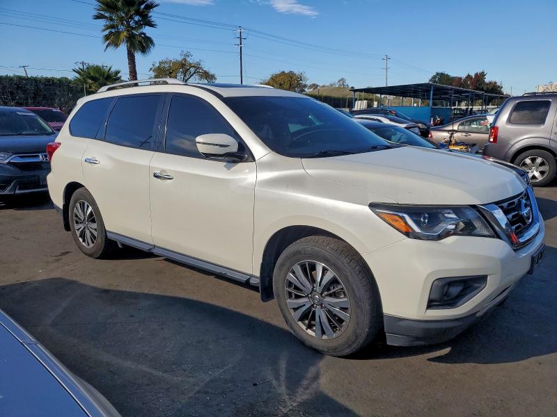 Photo 4 from auction – 2017 NISSAN PATHFINDER with VIN 5N1DR2MN7HC911733