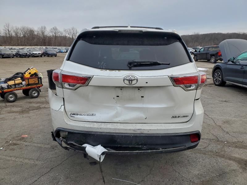 Photo 6 from auction – 2015 TOYOTA HIGHLANDER with VIN 5TDJKRFH5FS112881