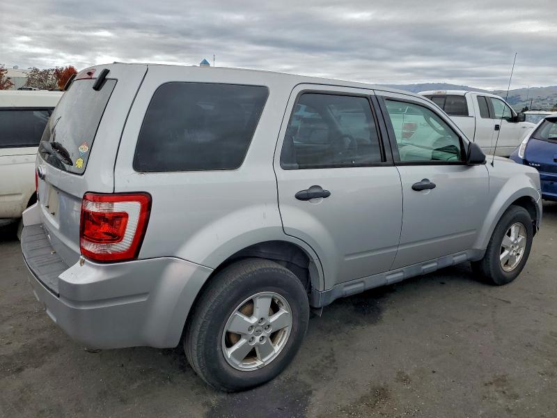 Photo 3 from auction – 2012 FORD ESCAPE XLS with VIN 1FMCU0C70CKC09222