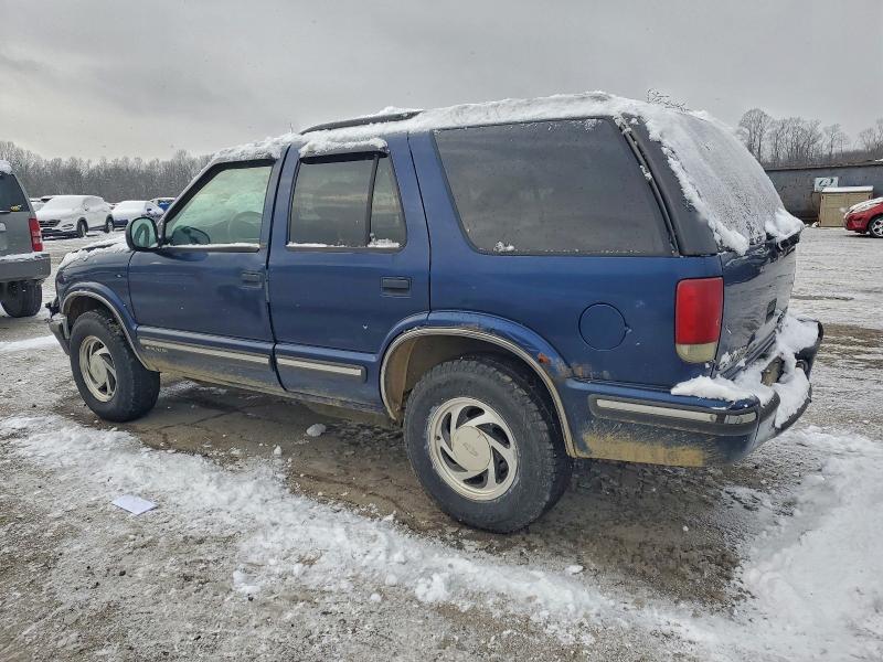 Photo 2 from auction – 1999 CHEVROLET BLAZER with VIN 1GNDT13W2X2250313