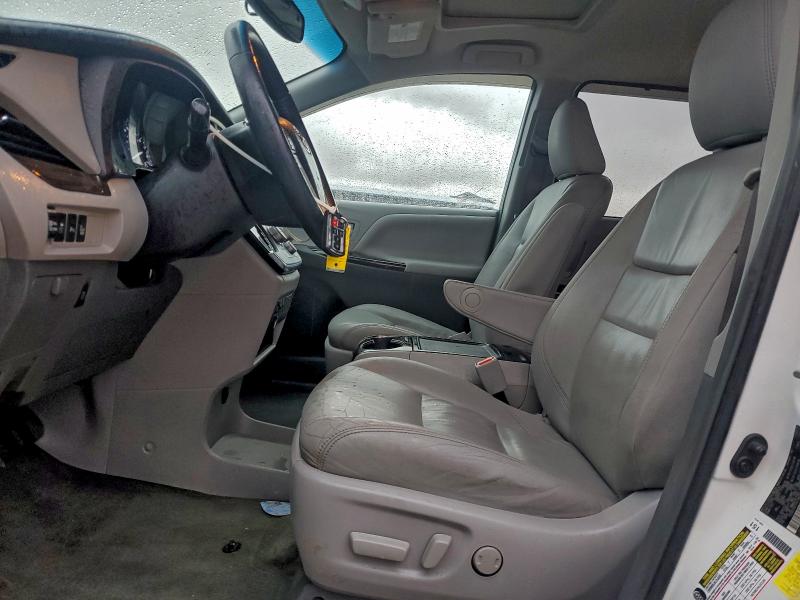 Photo 7 from auction – 2017 TOYOTA SIENNA XLE with VIN 5TDDZ3DC3HS166213
