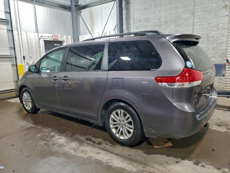 Photo 2 from auction – 2013 TOYOTA SIENNA XLE with VIN 5TDYK3DC2DS380769