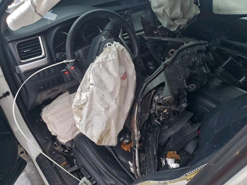 Photo 8 from auction – 2015 TOYOTA HIGHLANDER with VIN 5TDJKRFH2FS080679