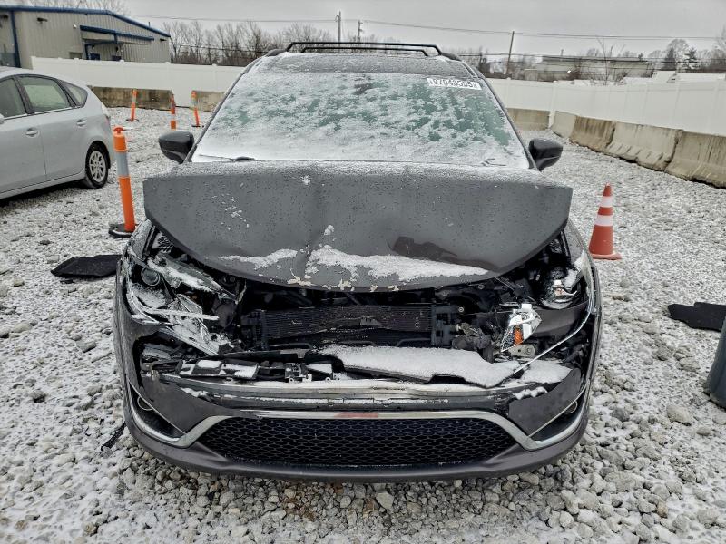 Photo 5 from auction – 2017 CHRYSLER PACIFICA T with VIN 2C4RC1BG6HR704297