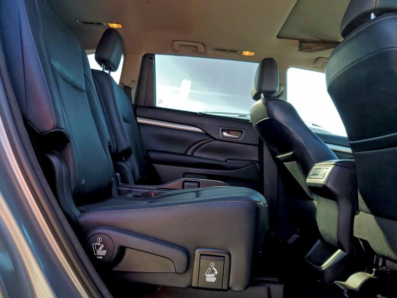 صورة رقم 11 من المزاد - 2016 TOYOTA HIGHLANDER مع VIN 5TDKKRFH6GS130621