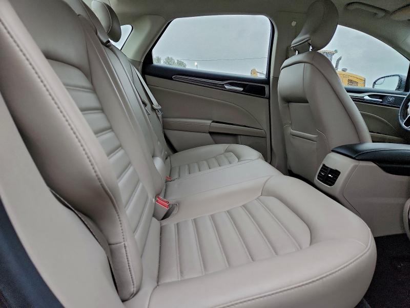 Photo 10 from auction – 2017 FORD FUSION with VIN 3FA6P0HD4HR338421