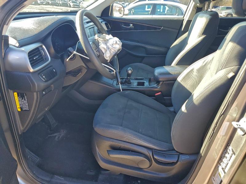 Photo 7 from auction – 2016 KIA SORENTO LX with VIN 5XYPGDA52GG173115