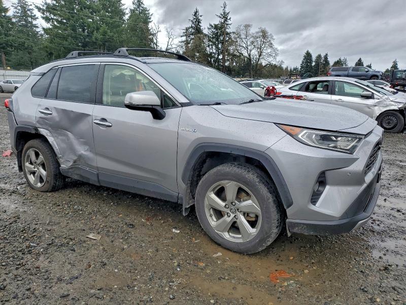 Photo 4 from auction – 2019 TOYOTA RAV4 LIMIT with VIN JTMDWRFV0KD519939