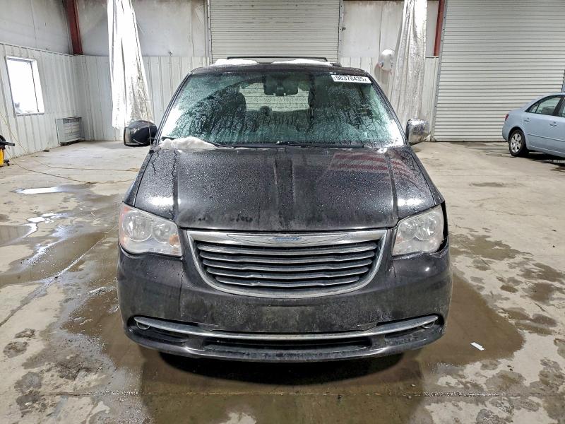 Photo 5 from auction – 2015 CHRYSLER TOWN & COU with VIN 2C4RC1CG6FR531828