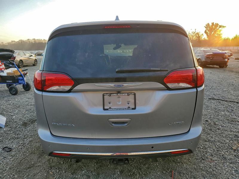 Photo 6 from auction – 2017 CHRYSLER PACIFICA L with VIN 2C4RC1GG6HR660360