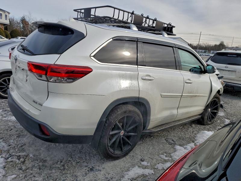 Photo 3 from auction – 2018 TOYOTA HIGHLANDER with VIN 5TDJZRFH0JS851032