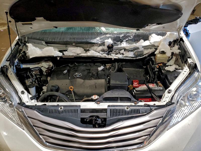 Photo 12 from auction – 2017 TOYOTA SIENNA XLE with VIN 5TDDZ3DC6HS180347