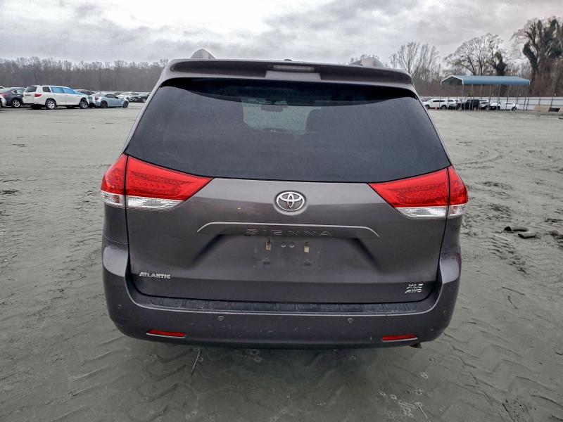 Photo 6 from auction – 2013 TOYOTA SIENNA XLE with VIN 5TDDK3DC1DS070787