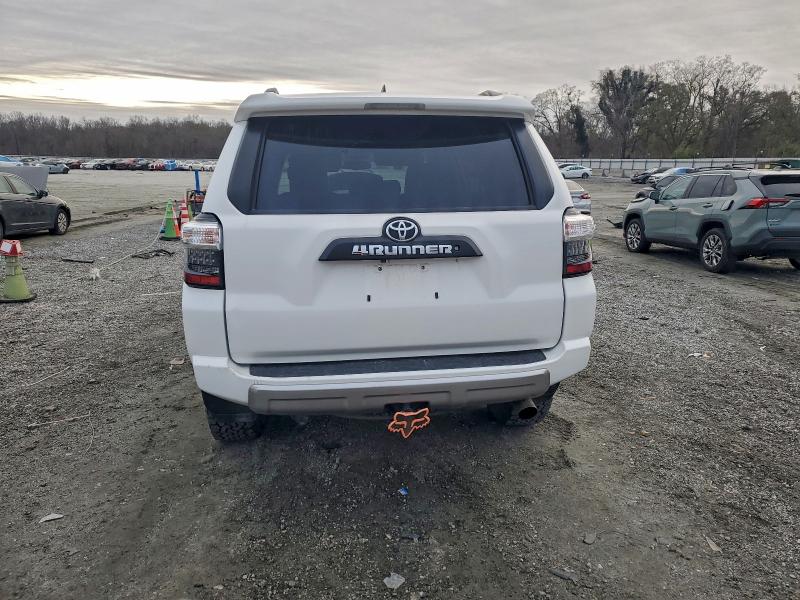 Photo 6 from auction – 2017 TOYOTA 4RUNNER SR with VIN JTEBU5JR2H5431005